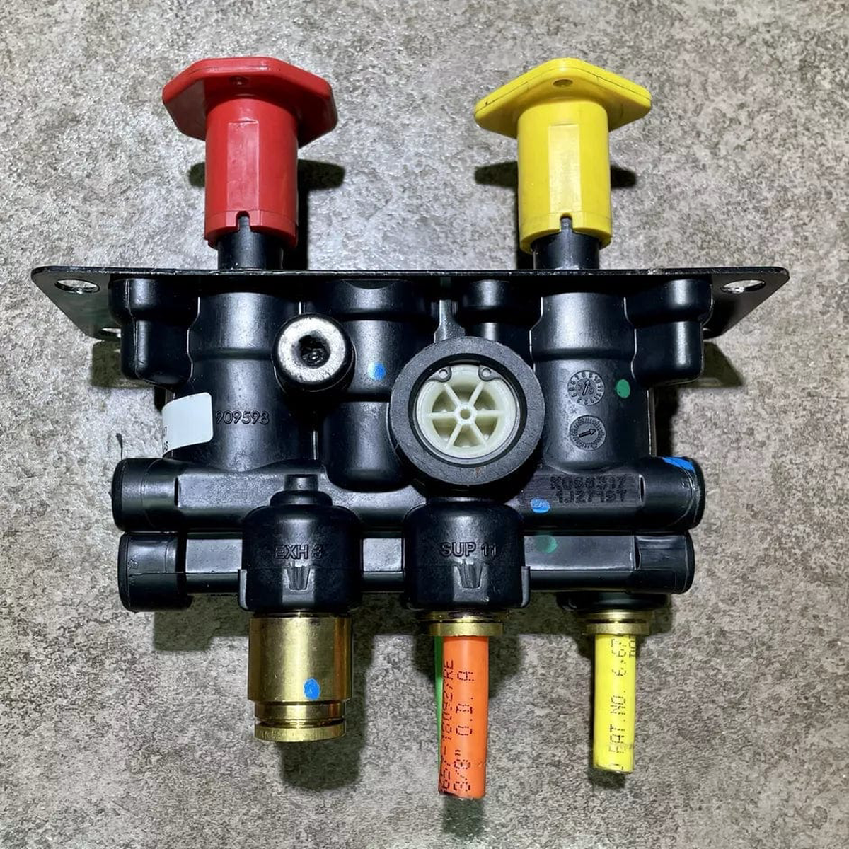 01674AS | Genuine Bendix Air Brake Valve